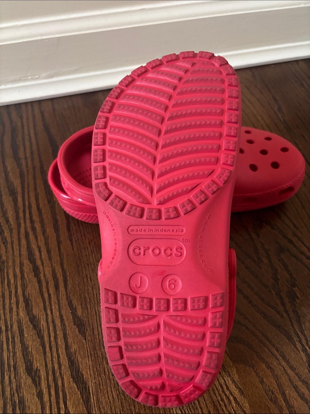 Red Crocs - Picture 4 of 4